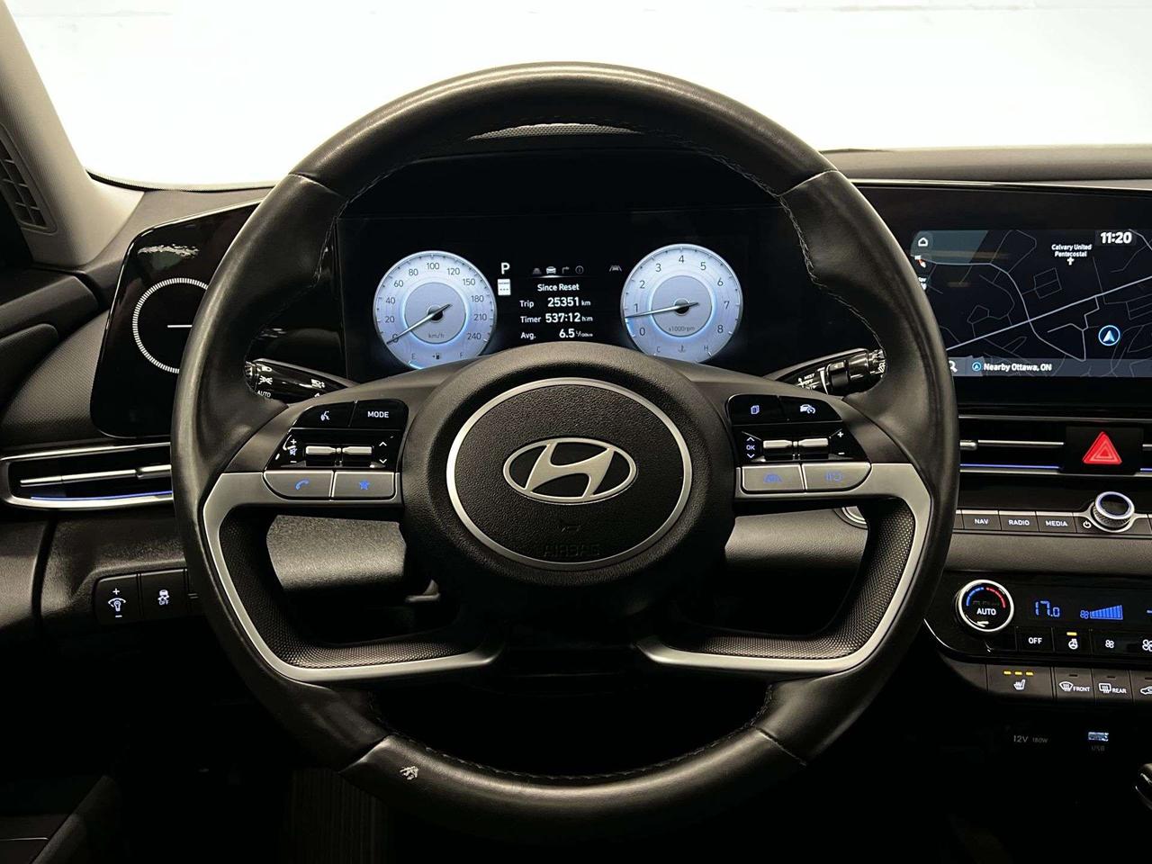 2025 Hyundai Elantra PREFERRED | TECH PACKAGE | SUNROOF | CARPLAY Photo