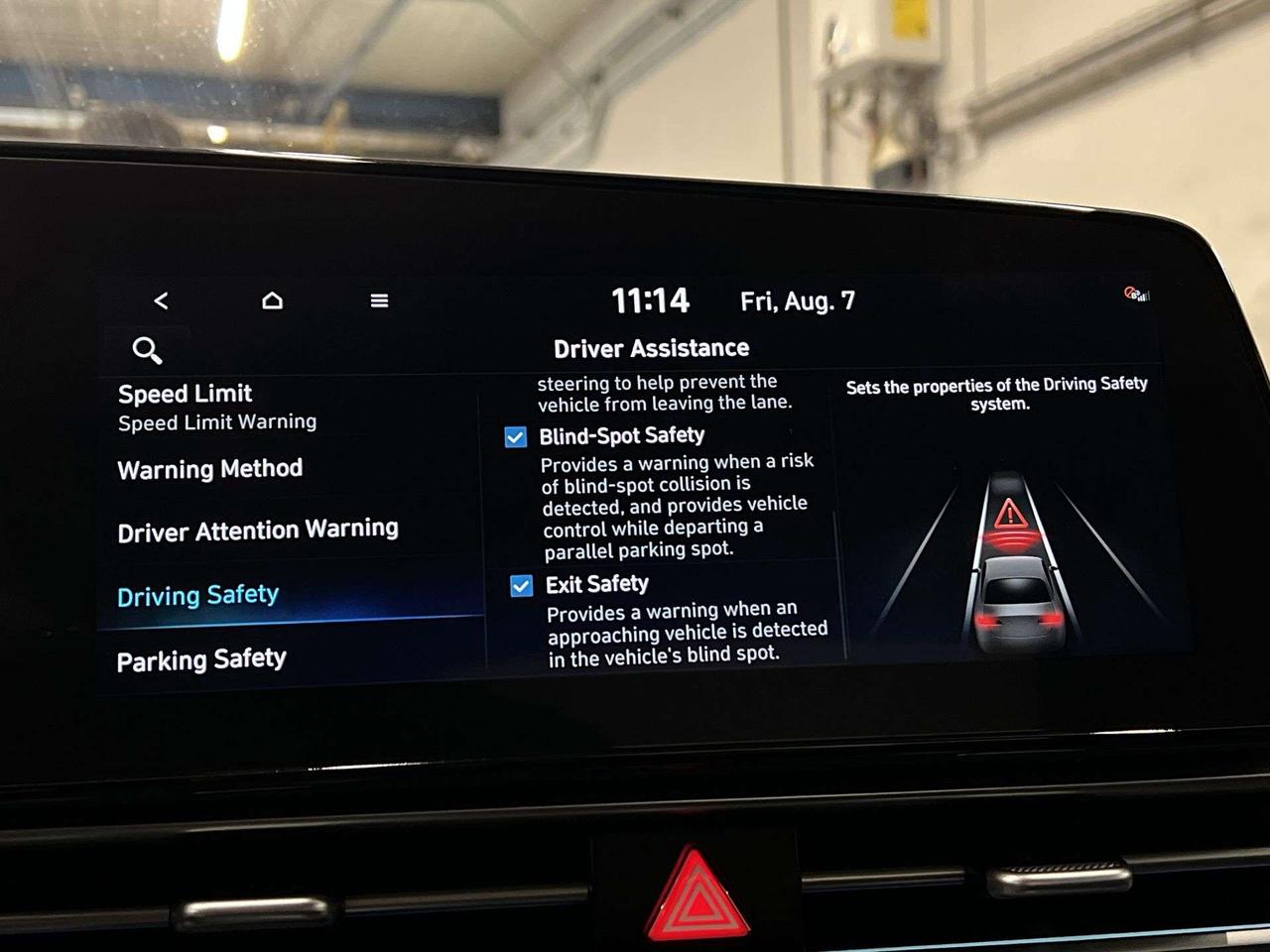 2025 Hyundai Elantra PREFERRED | TECH PACKAGE | SUNROOF | CARPLAY Photo