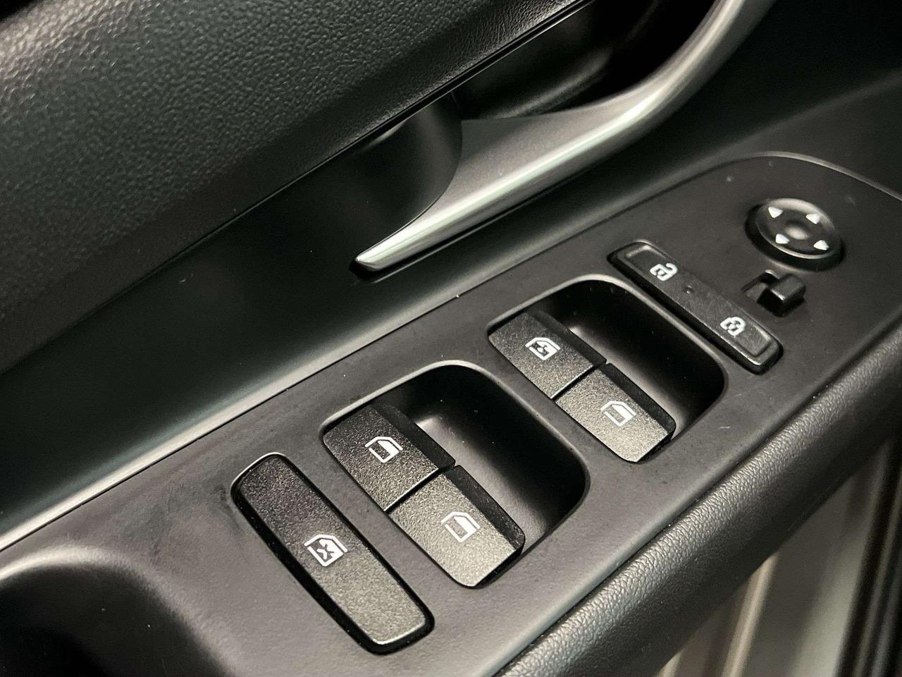 2025 Hyundai Elantra PREFERRED | TECH PACKAGE | SUNROOF | CARPLAY Photo