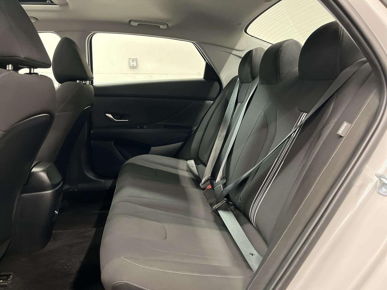2025 Hyundai Elantra PREFERRED | TECH PACKAGE | SUNROOF | CARPLAY Photo