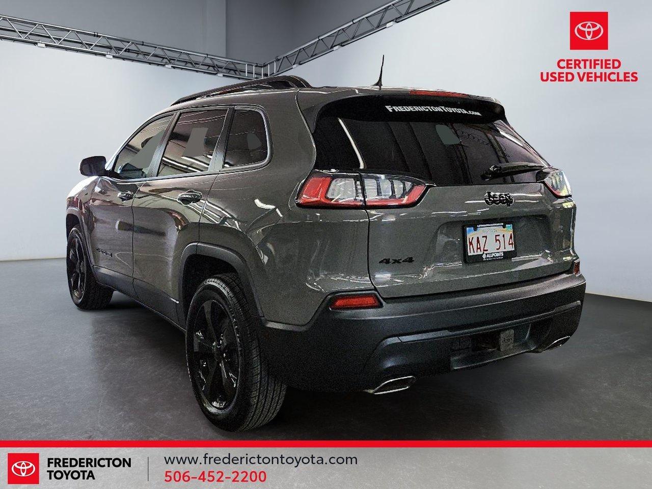 2022 Jeep Cherokee Altitude Photo3