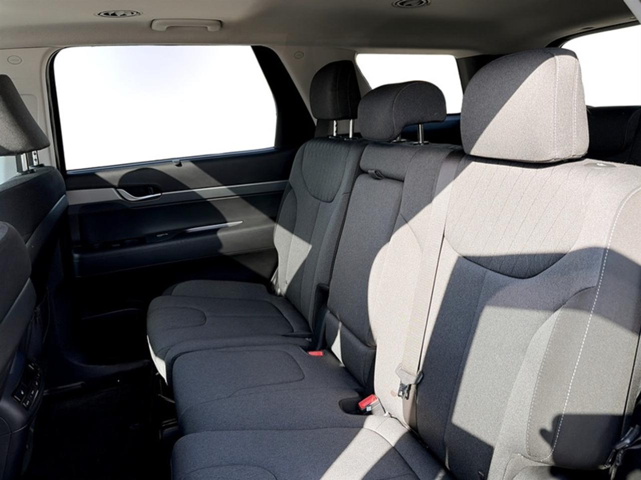 2021 Hyundai PALISADE Preferred  *SUNROOF - 8 PASSENGER* Photo