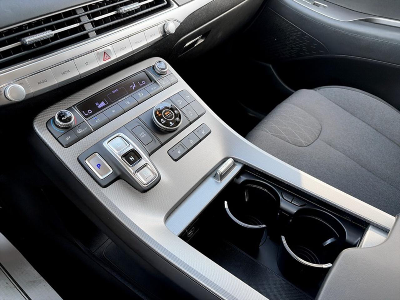 2021 Hyundai PALISADE Preferred  *SUNROOF - 8 PASSENGER* Photo