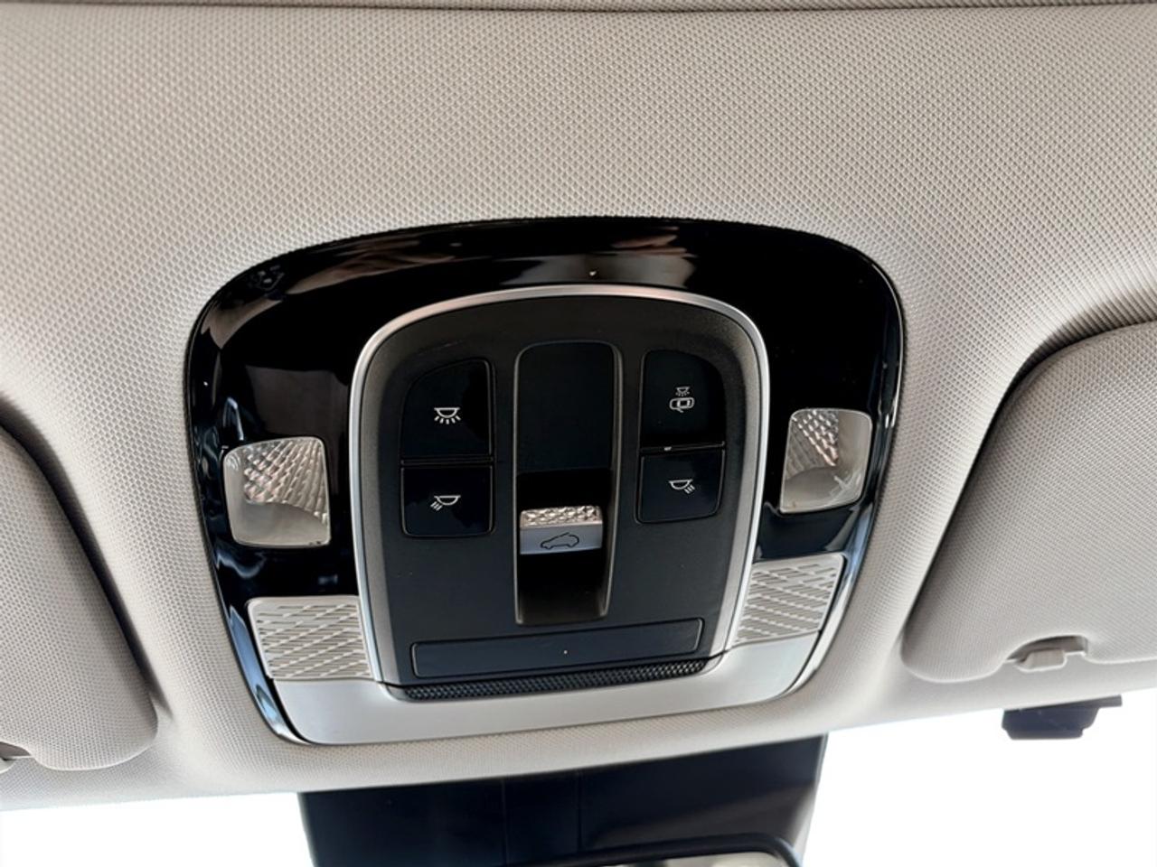 2021 Hyundai PALISADE Preferred  *SUNROOF - 8 PASSENGER* Photo