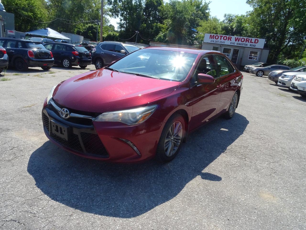 2015 Toyota Camry SE Photo1