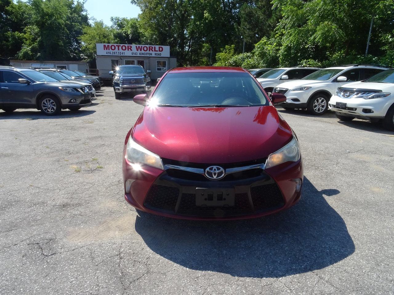 2015 Toyota Camry SE Photo2