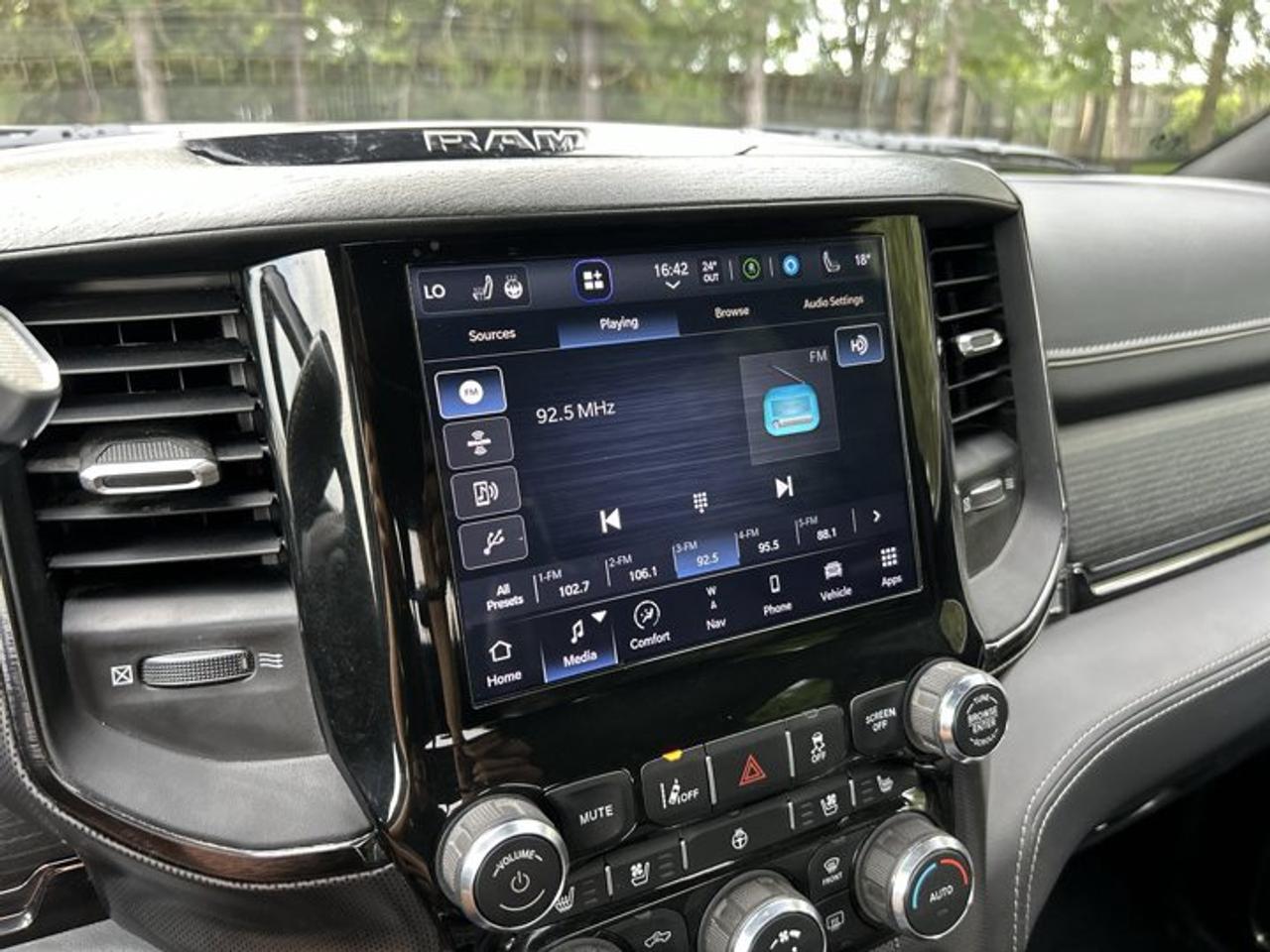 2023 RAM 2500 Limited Crew Cab 8' Box 4x4 | No Accidents | Leather Seats Photo