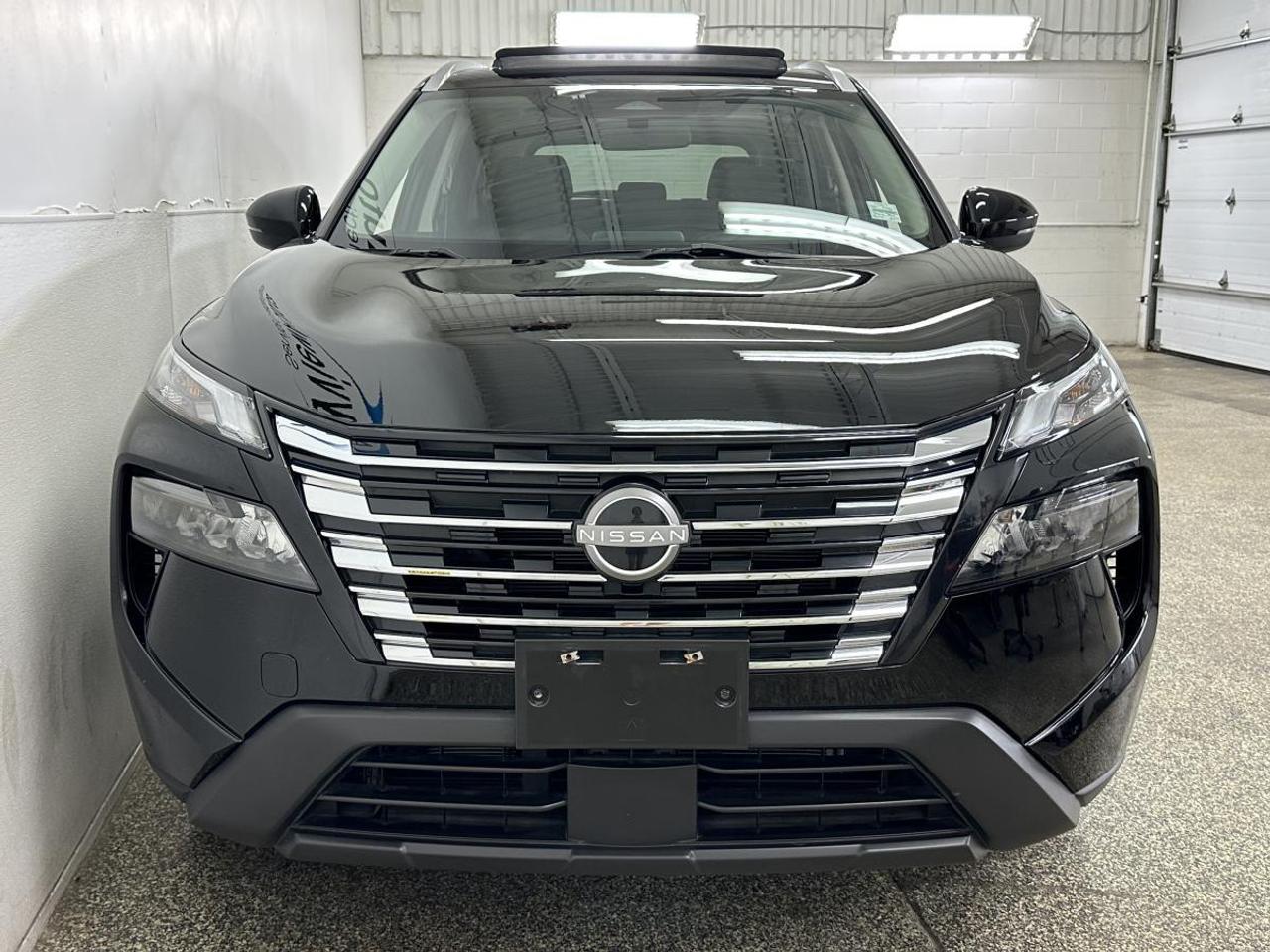 2024 Nissan Rogue SV Moonroof AWD SV - MOONROOF/23KM/BLACK/OFF 1 OWNER NISSAN LEASE! Photo