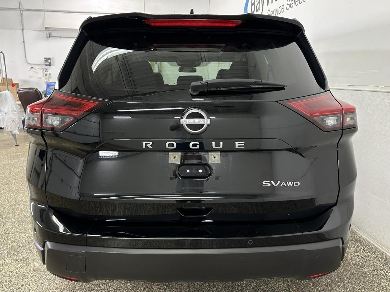 2024 Nissan Rogue SV Moonroof AWD SV - MOONROOF/23KM/BLACK/OFF 1 OWNER NISSAN LEASE! Photo