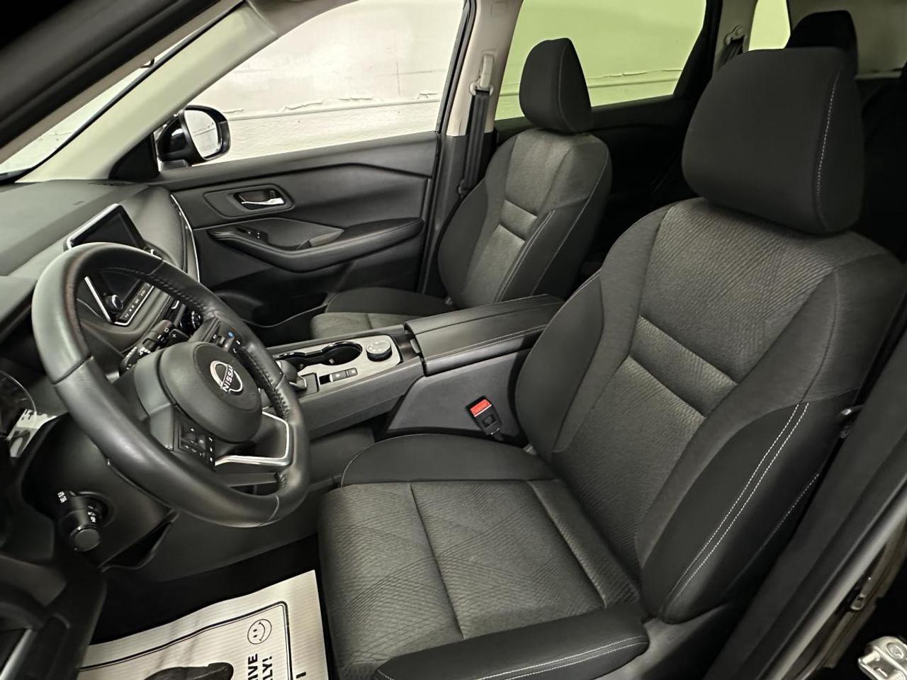 2024 Nissan Rogue SV Moonroof AWD SV - MOONROOF/23KM/BLACK/OFF 1 OWNER NISSAN LEASE! Photo