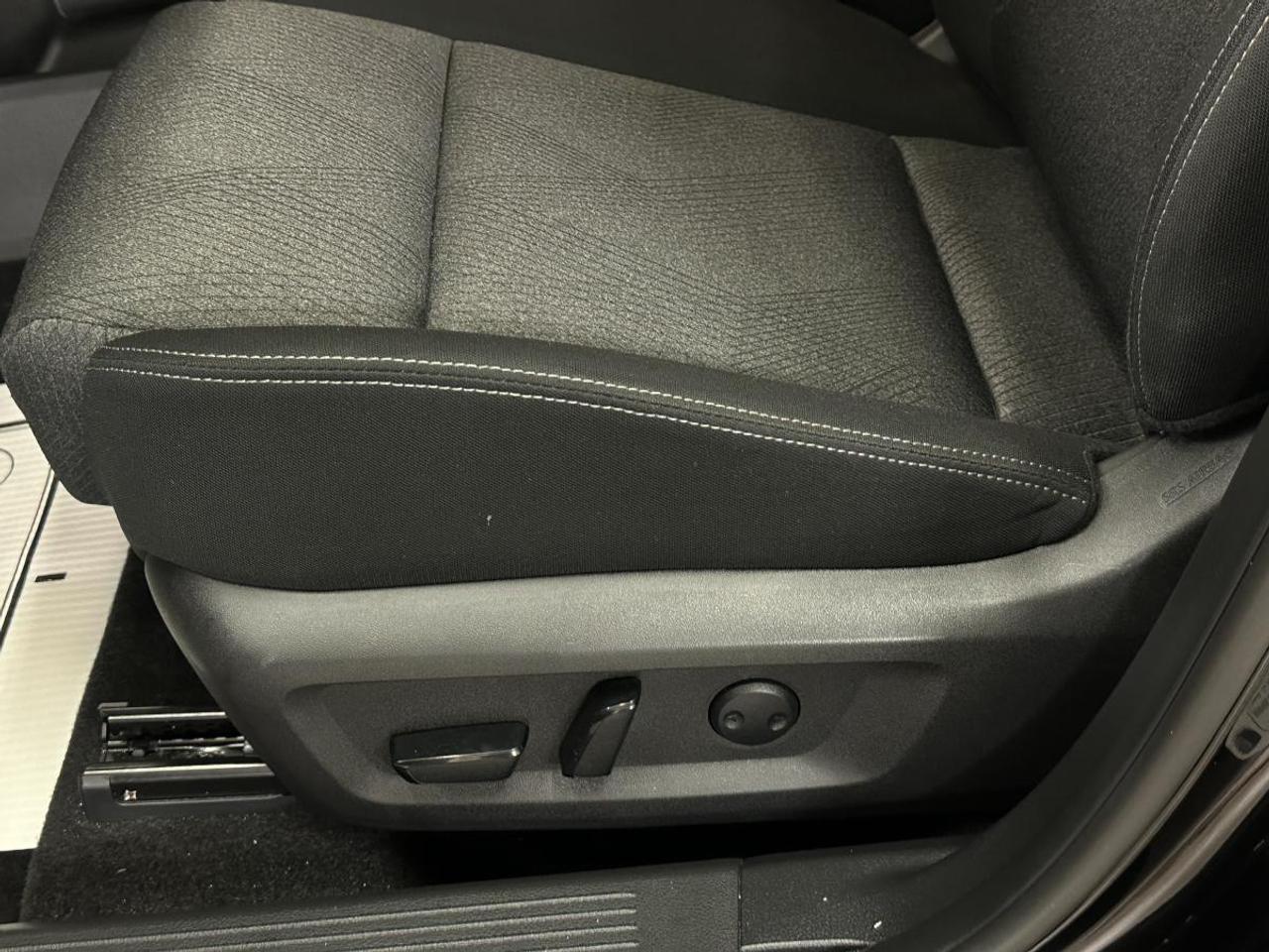 2024 Nissan Rogue SV Moonroof AWD SV - MOONROOF/23KM/BLACK/OFF 1 OWNER NISSAN LEASE! Photo