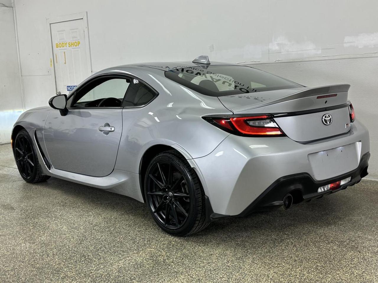 2024 Toyota GR86 Premium PREMIUM - OFF TOYOTA 1 OWNER LEASE! Photo4