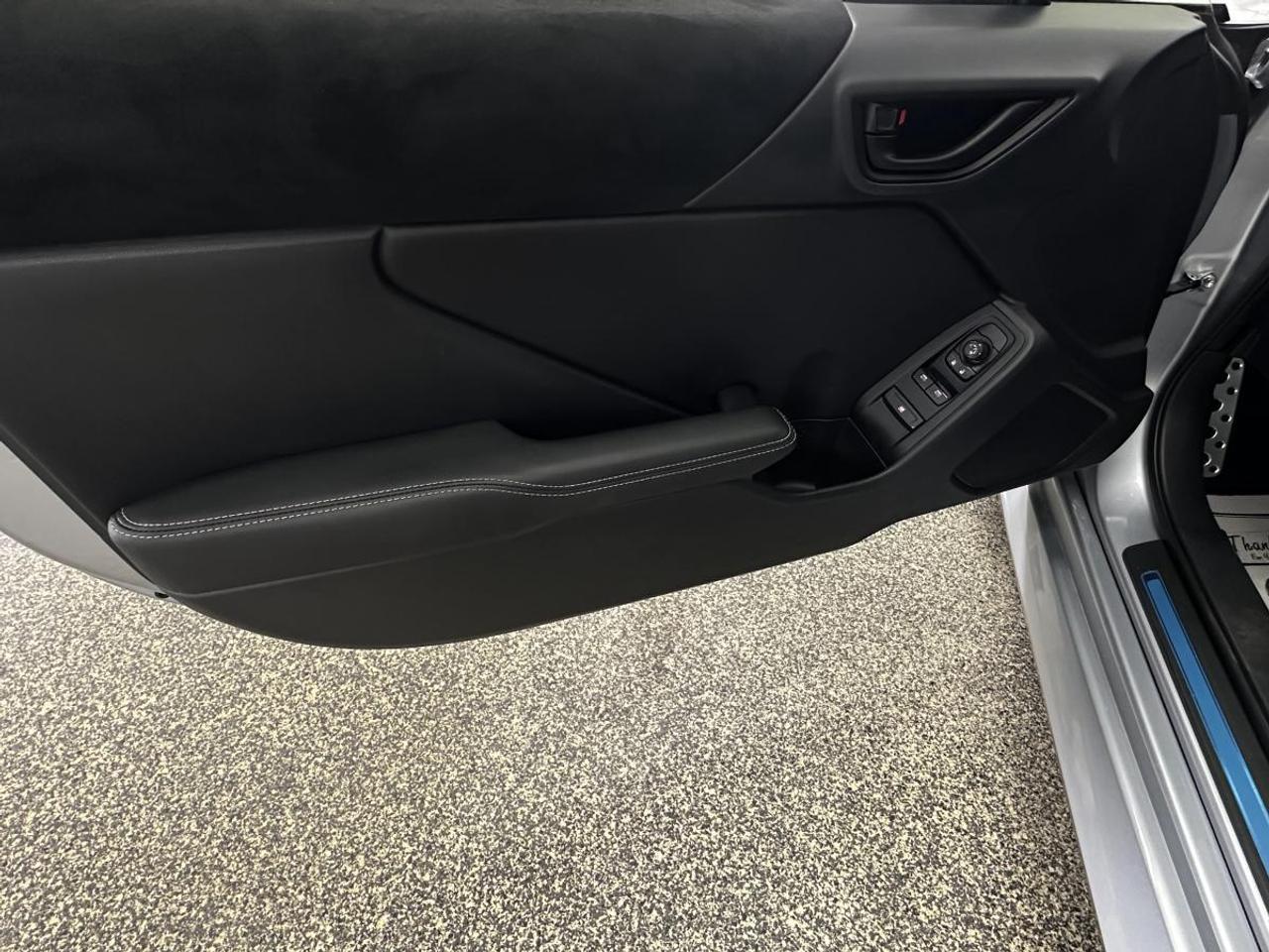 2024 Toyota GR86 Premium PREMIUM - OFF TOYOTA 1 OWNER LEASE! Photo