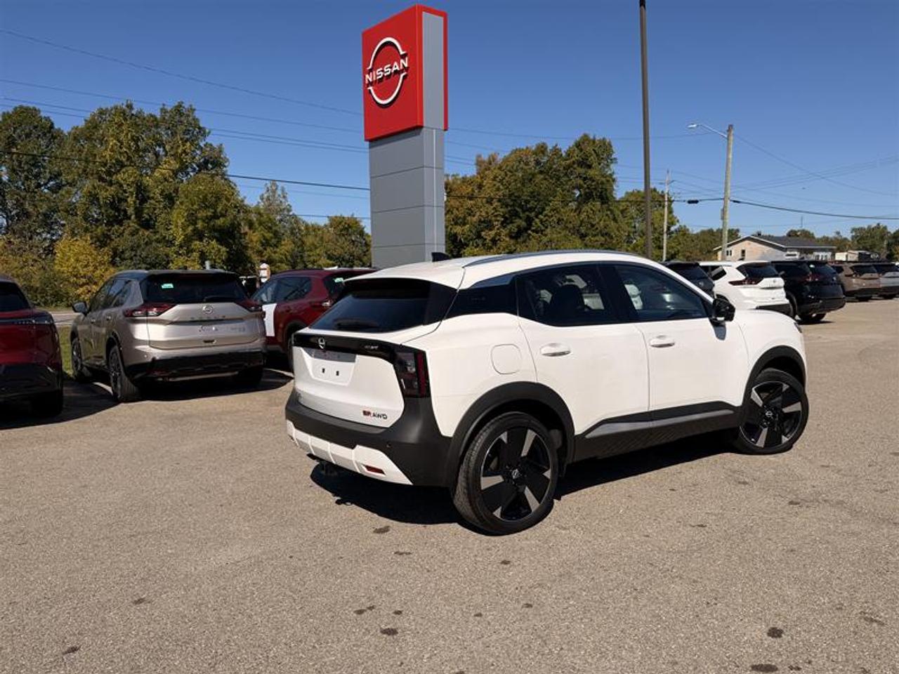 2026 Nissan Kicks SR AWD Photo4