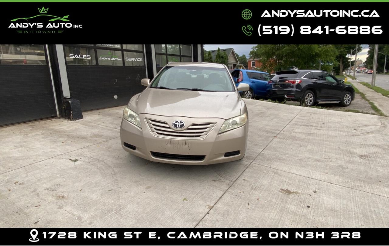 2009 Toyota Camry LE Photo1