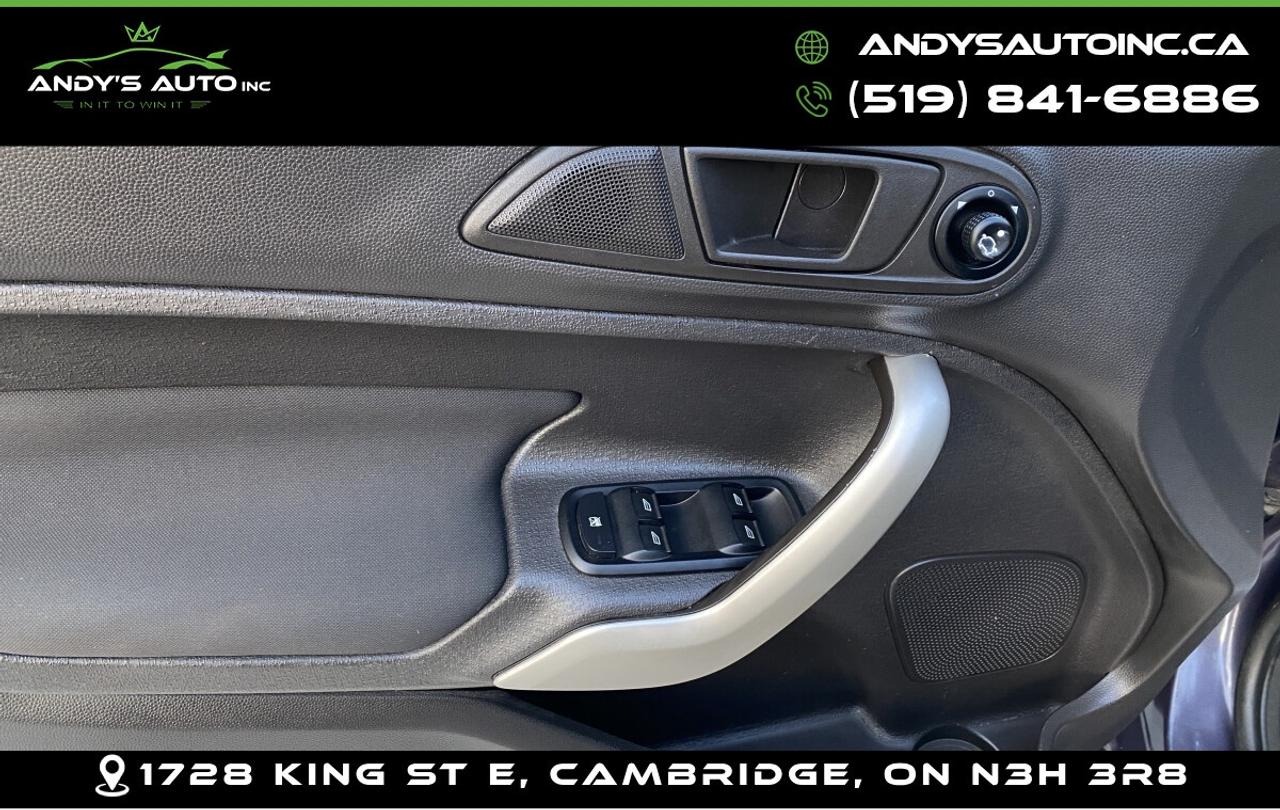 2012 Ford Fiesta ! AUTO ! SE Photo