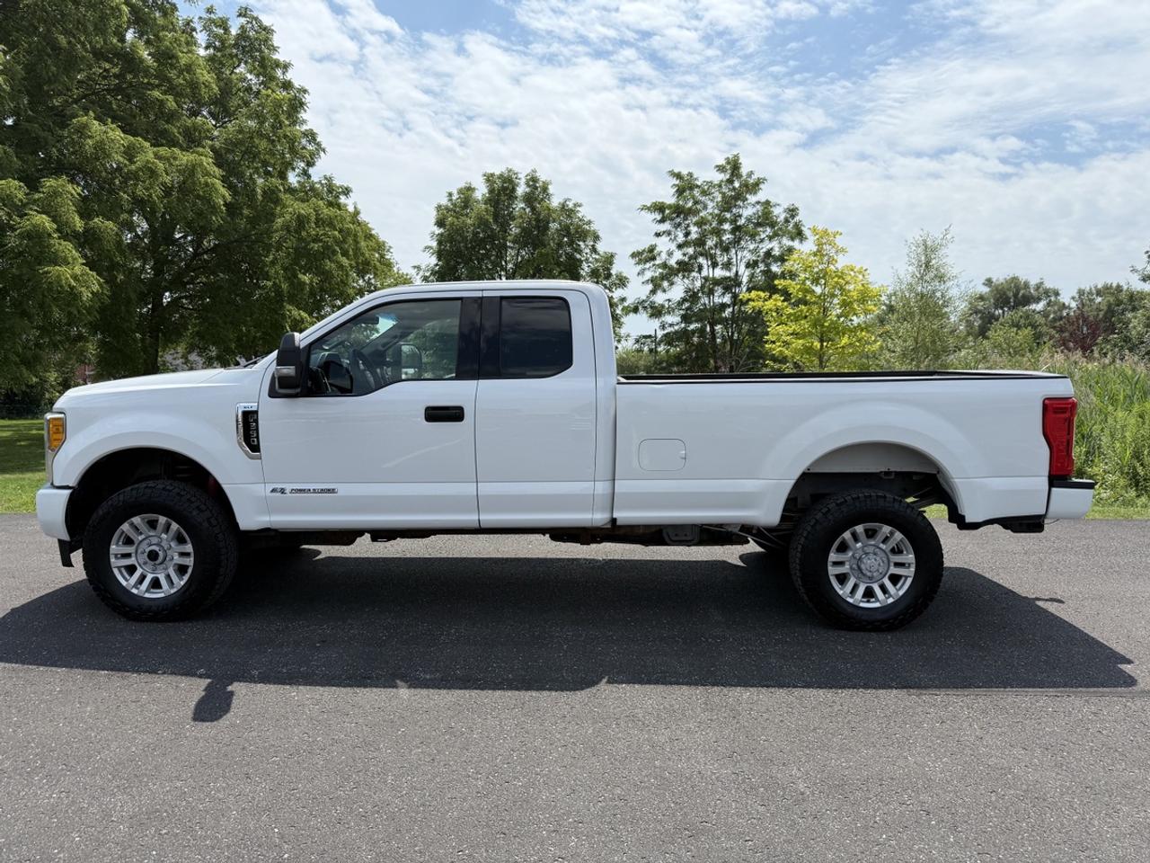 2017 Ford F-350 XLT Photo5