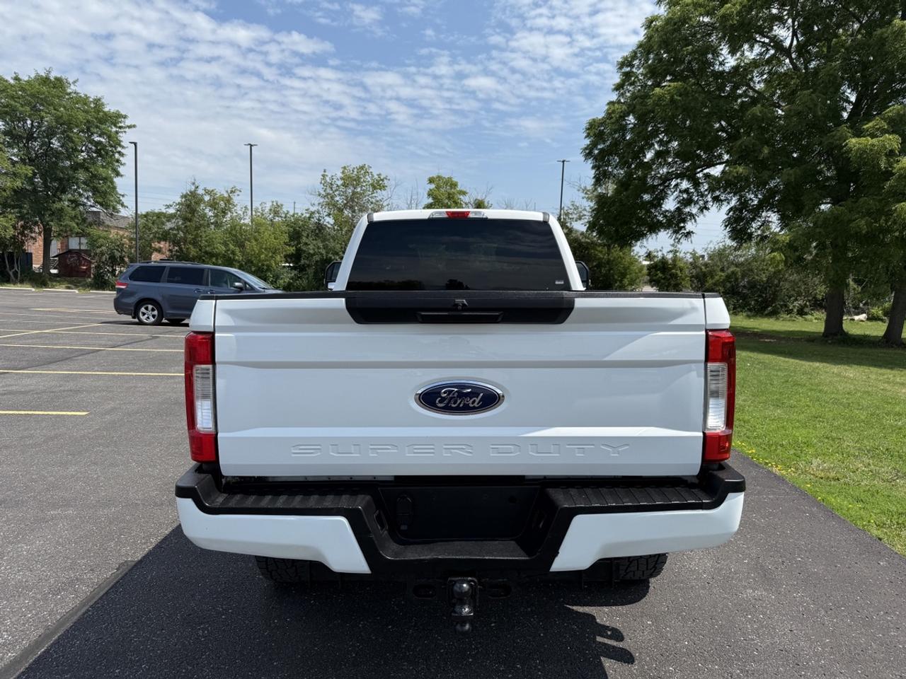 2017 Ford F-350 XLT Photo