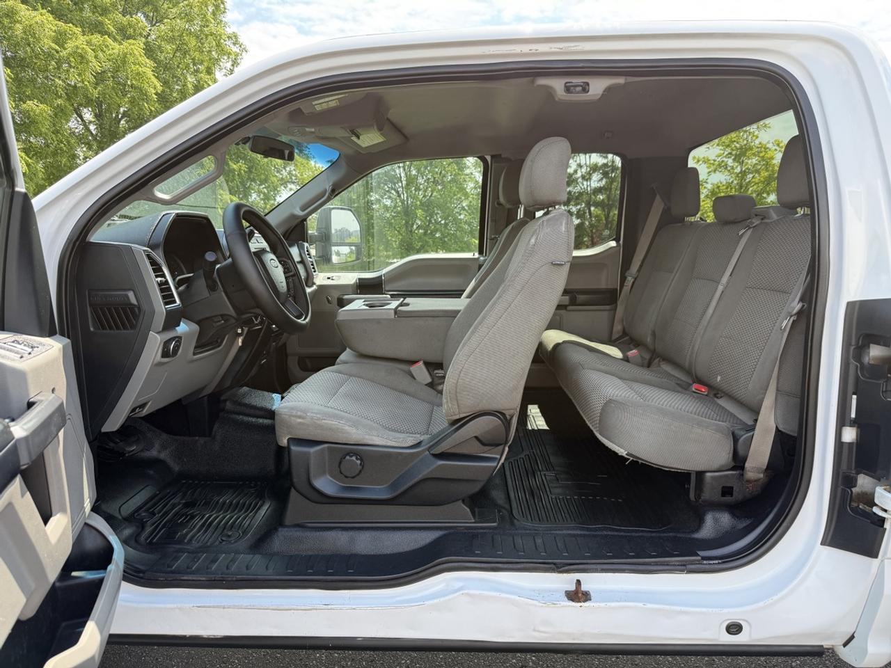 2017 Ford F-350 XLT Photo