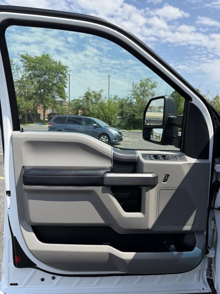 2017 Ford F-350 XLT Photo