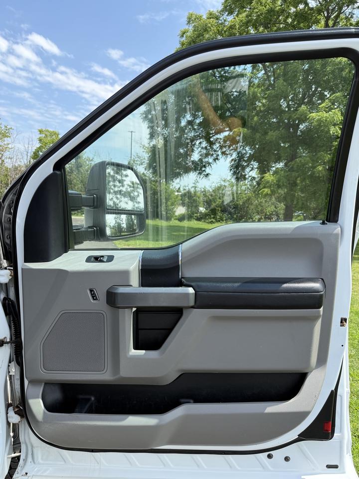2017 Ford F-350 XLT Photo