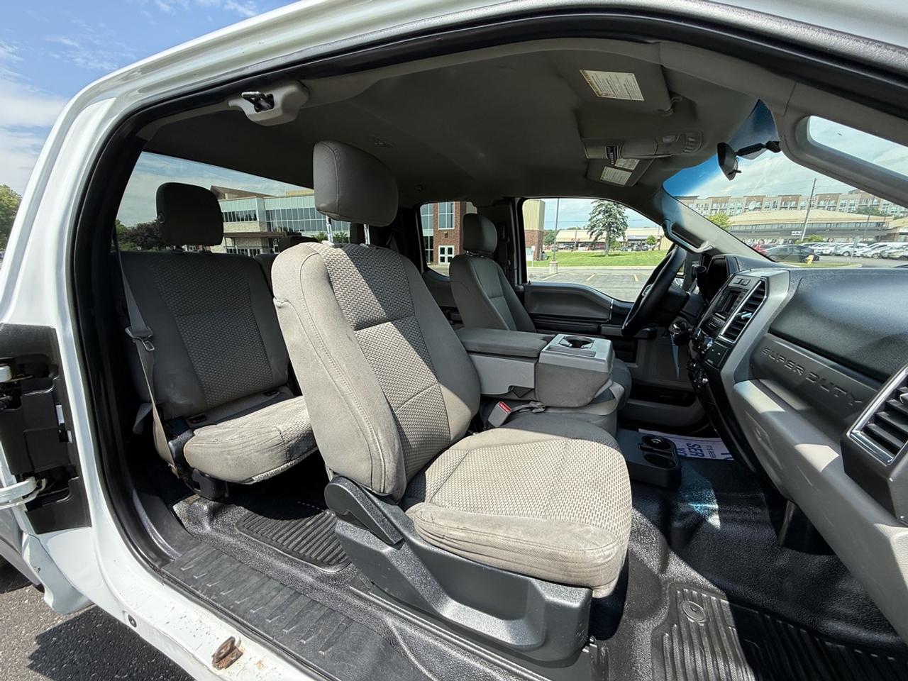 2017 Ford F-350 XLT Photo