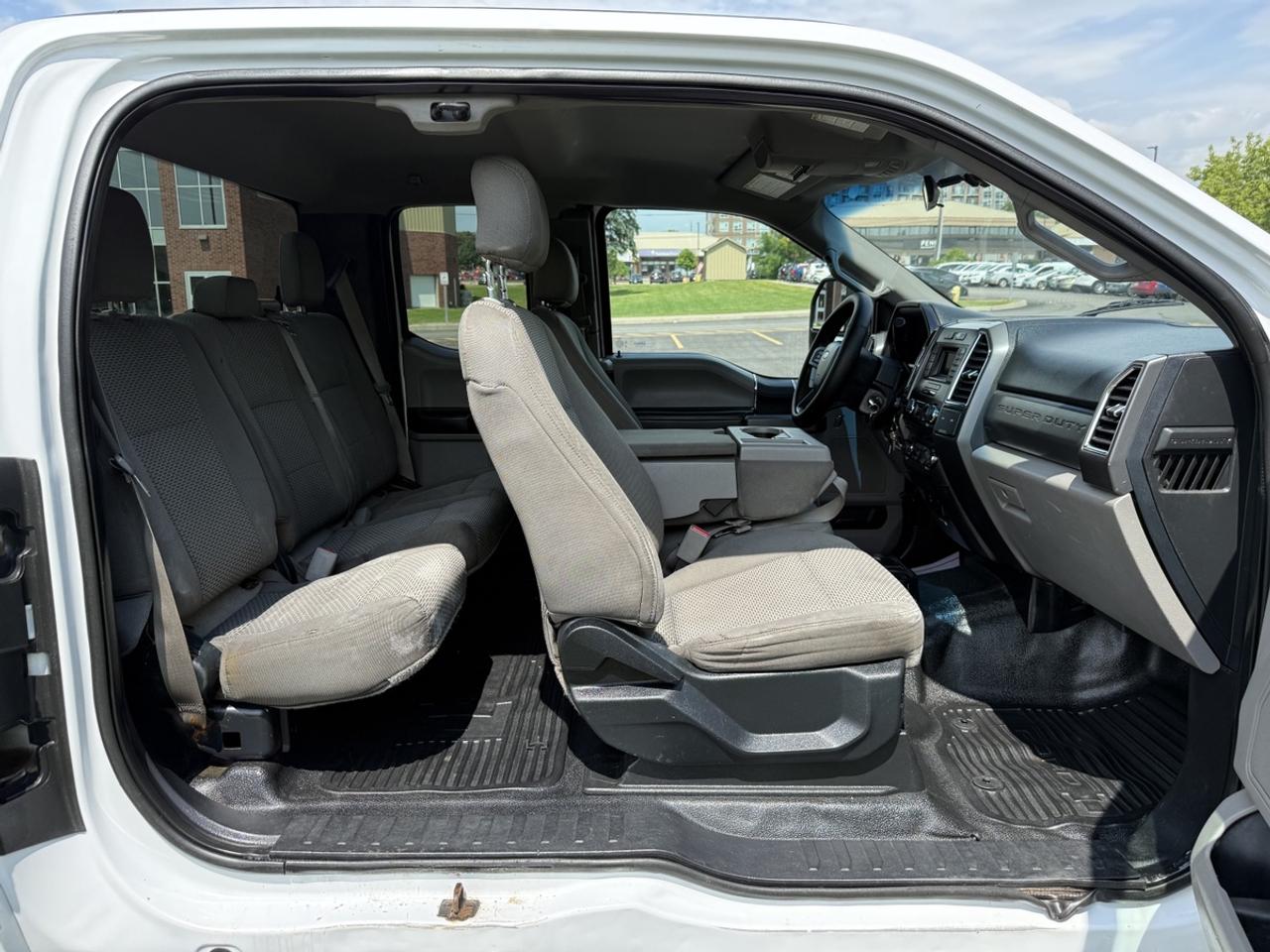 2017 Ford F-350 XLT Photo