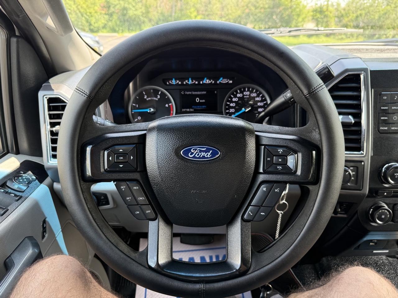 2017 Ford F-350 XLT Photo