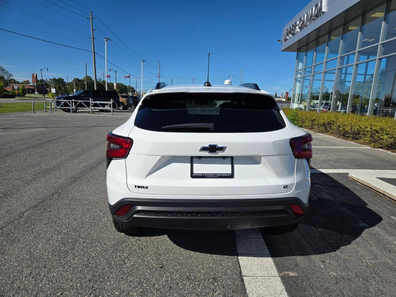 2026 Chevrolet Trax Fwd 4dr Lt Photo2