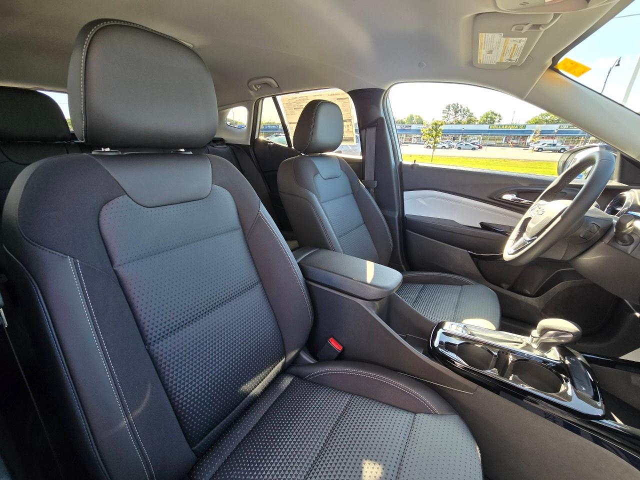 2026 Chevrolet Trax Fwd 4dr Lt Photo