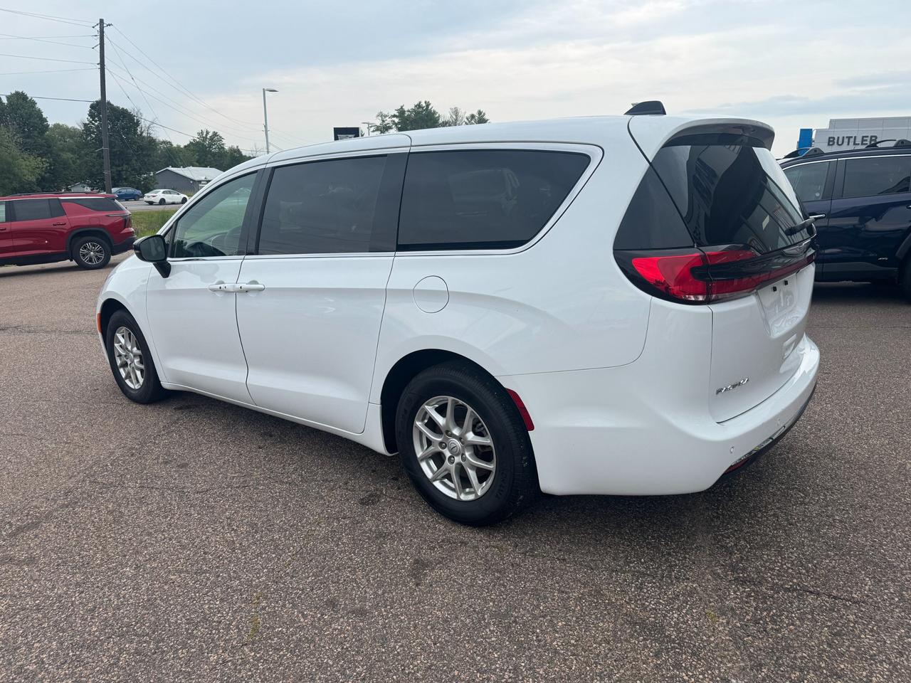 2025 Chrysler Pacifica Select Front-Wheel Drive Passenger Van Photo2