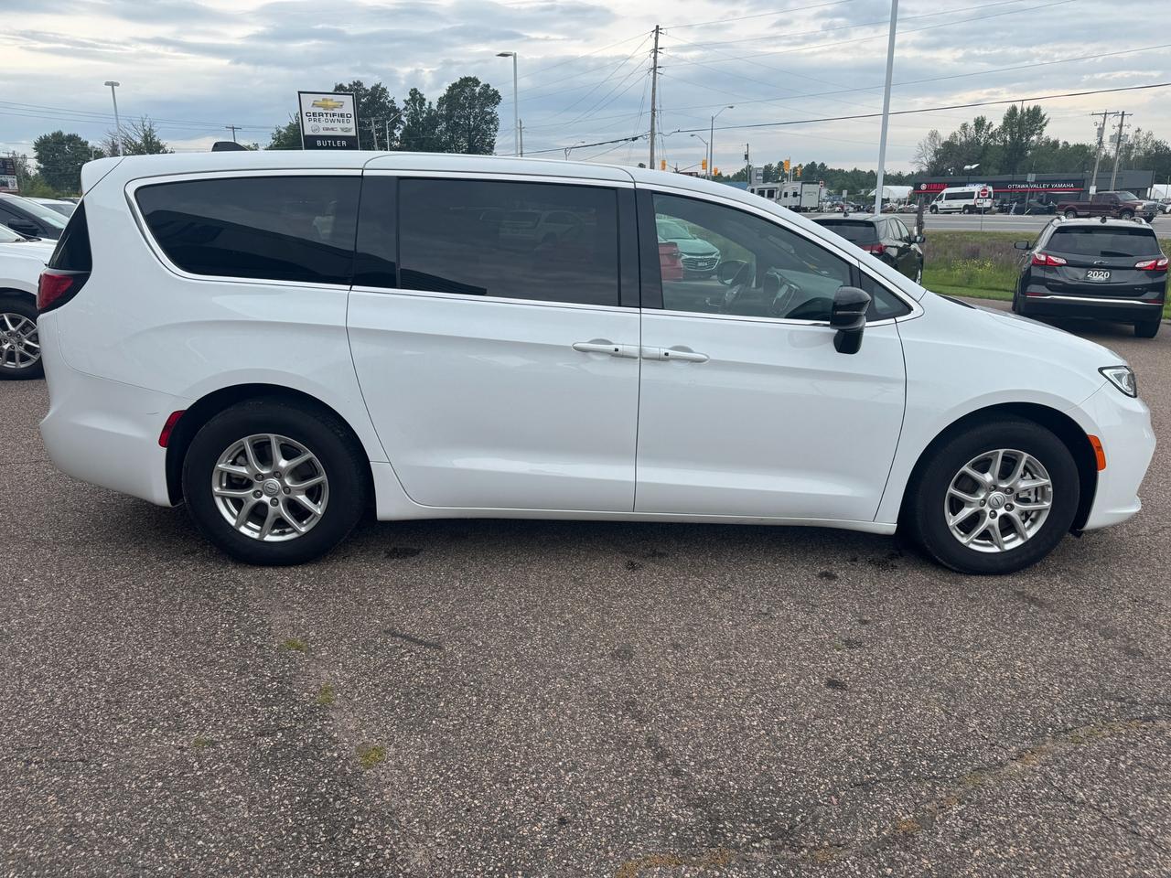 2025 Chrysler Pacifica Select Front-Wheel Drive Passenger Van Photo