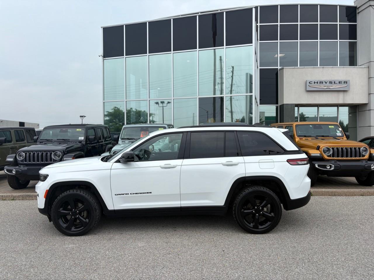 2023 Jeep Grand Cherokee Laredo 4dr 4x4 Photo