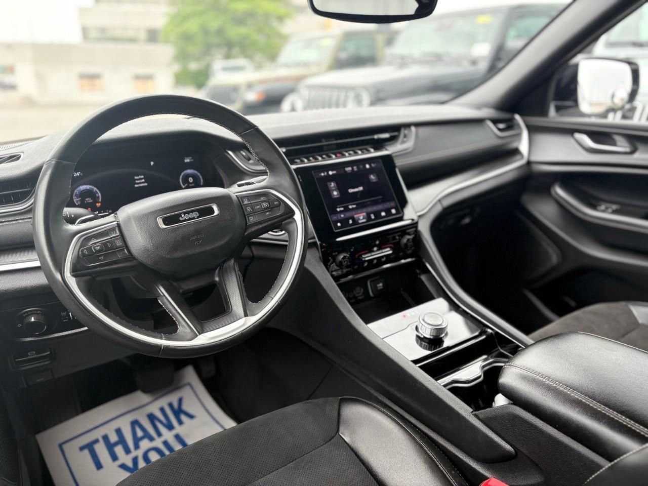 2023 Jeep Grand Cherokee Laredo 4dr 4x4 Photo