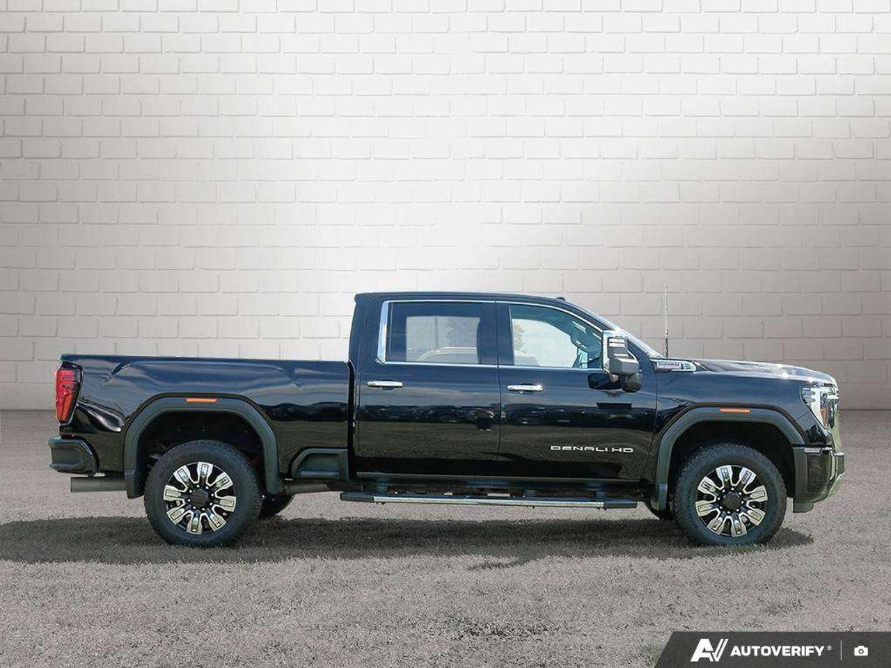 2024 GMC SIERRA 2500HD DENALI, 6.6L V8, 4X4, ALLOYS, LEATHER, HUD, CERTFIED PREOWNED! Photo