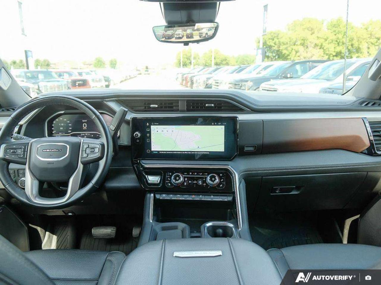 2024 GMC SIERRA 2500HD DENALI, 6.6L V8, 4X4, ALLOYS, LEATHER, HUD, CERTFIED PREOWNED! Photo