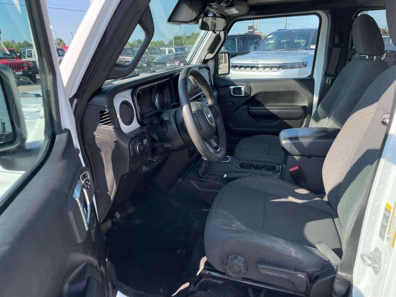 2024 Jeep Wrangler CLEAN CARFAX   HTD SEATS   RMT START Photo
