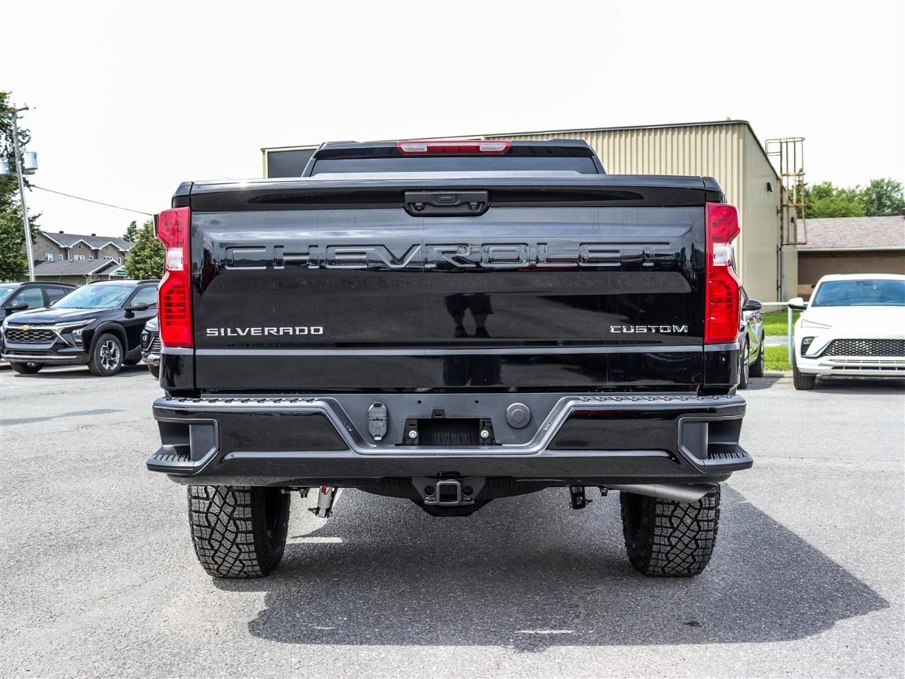 2026 Chevrolet Silverado 1500 Crew Cab Standard Box 4-Wheel Drive Custom Trail Boss Photo3