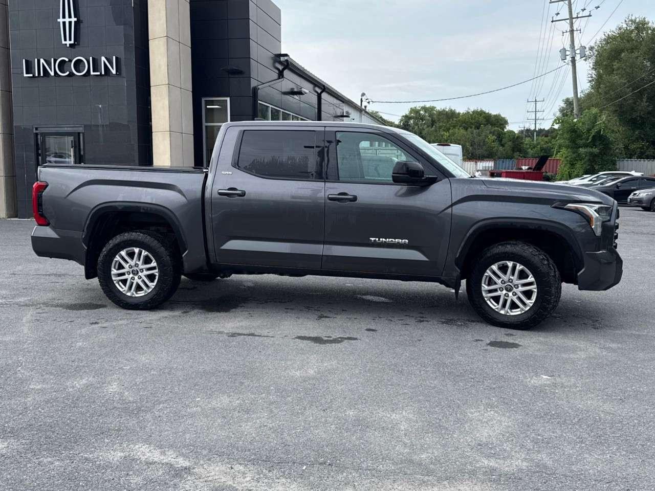 2022 Toyota Tundra SR   4WD   LOCAL   DEALER MAINTAINED Photo4