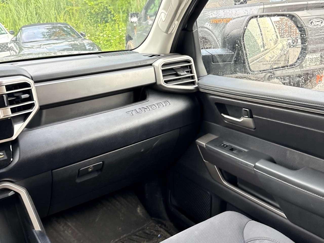 2022 Toyota Tundra SR   4WD   LOCAL   DEALER MAINTAINED Photo
