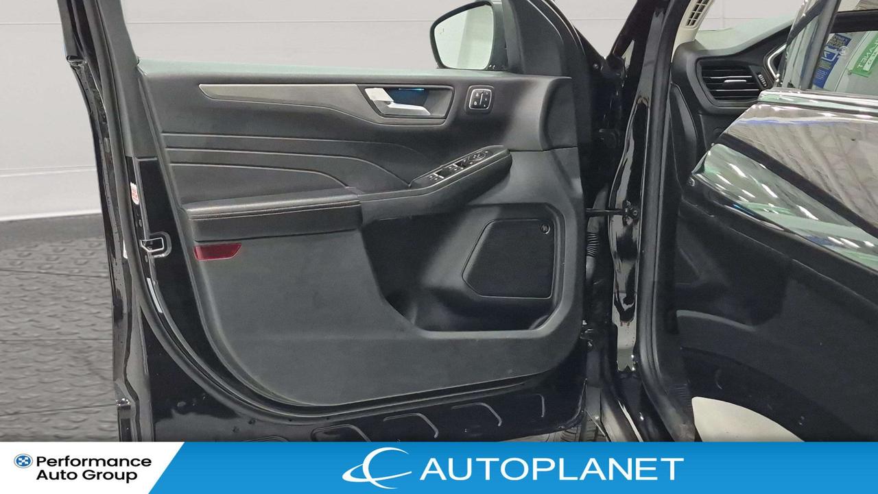 2021 Ford Escape Titanium AWD, Ford Co-Pilot, Pano Roof, Navi! Photo