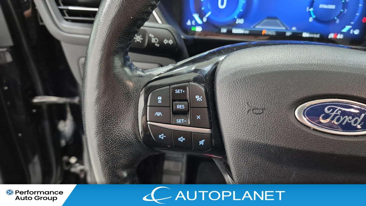 2021 Ford Escape Titanium AWD, Ford Co-Pilot, Pano Roof, Navi! Photo