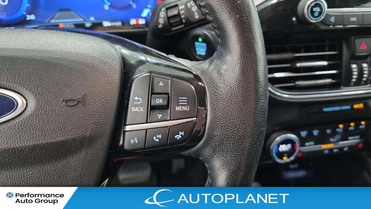 2021 Ford Escape Titanium AWD, Ford Co-Pilot, Pano Roof, Navi! Photo