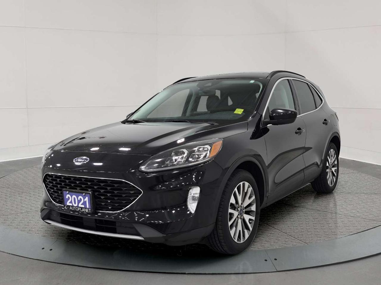 2021 Ford Escape Titanium AWD, Ford Co-Pilot, Pano Roof, Navi! Photo