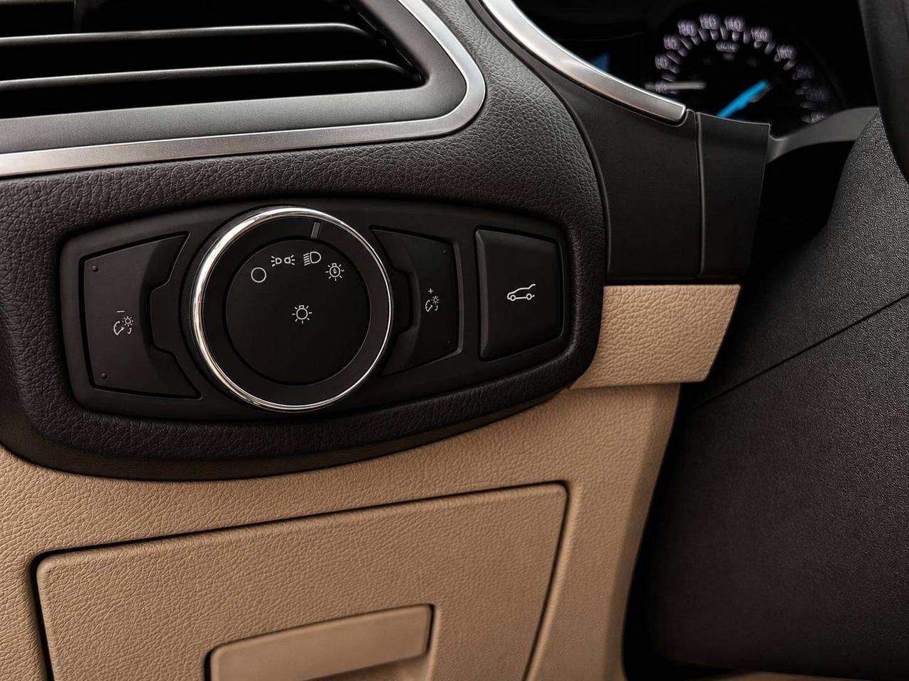 2016 Ford Edge Titanium Photo