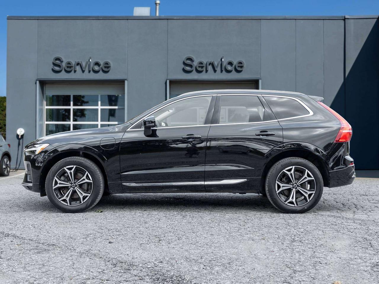 2022 Volvo XC60 Inscription Expression Photo3