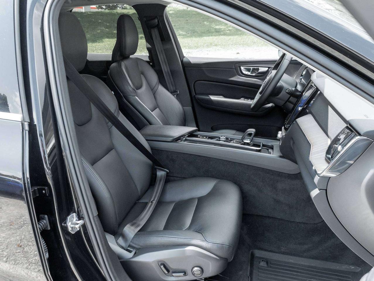 2022 Volvo XC60 Inscription Expression Photo