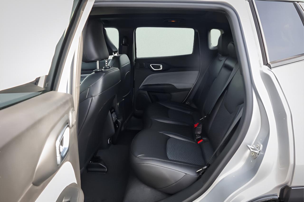 2026 Jeep Compass NORTH Photo
