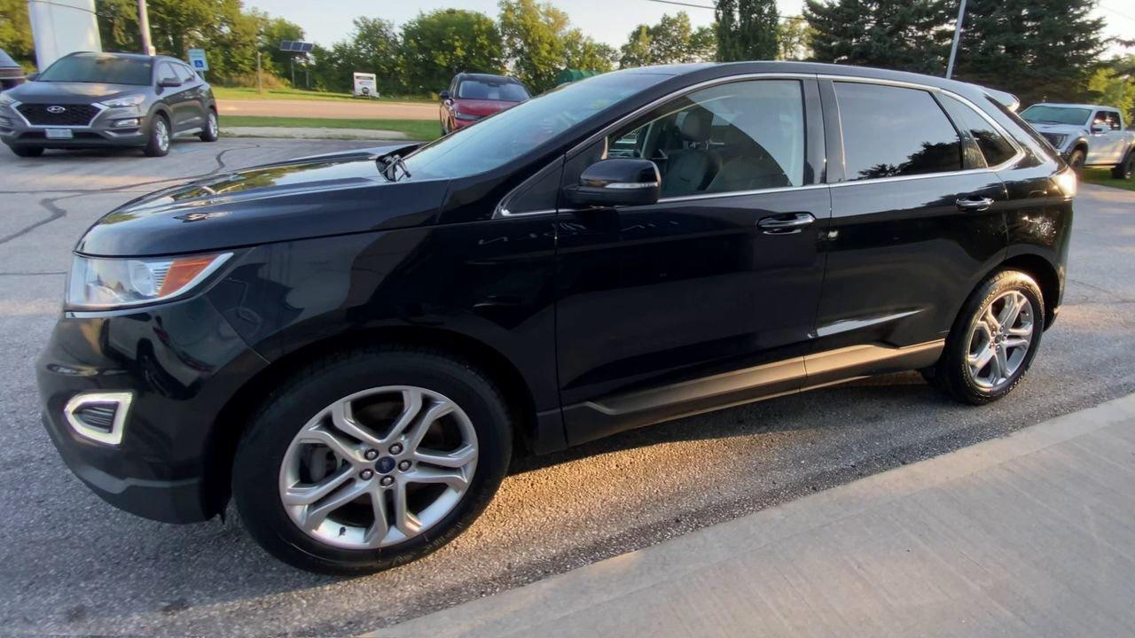 2017 Ford Edge Titanium Photo3