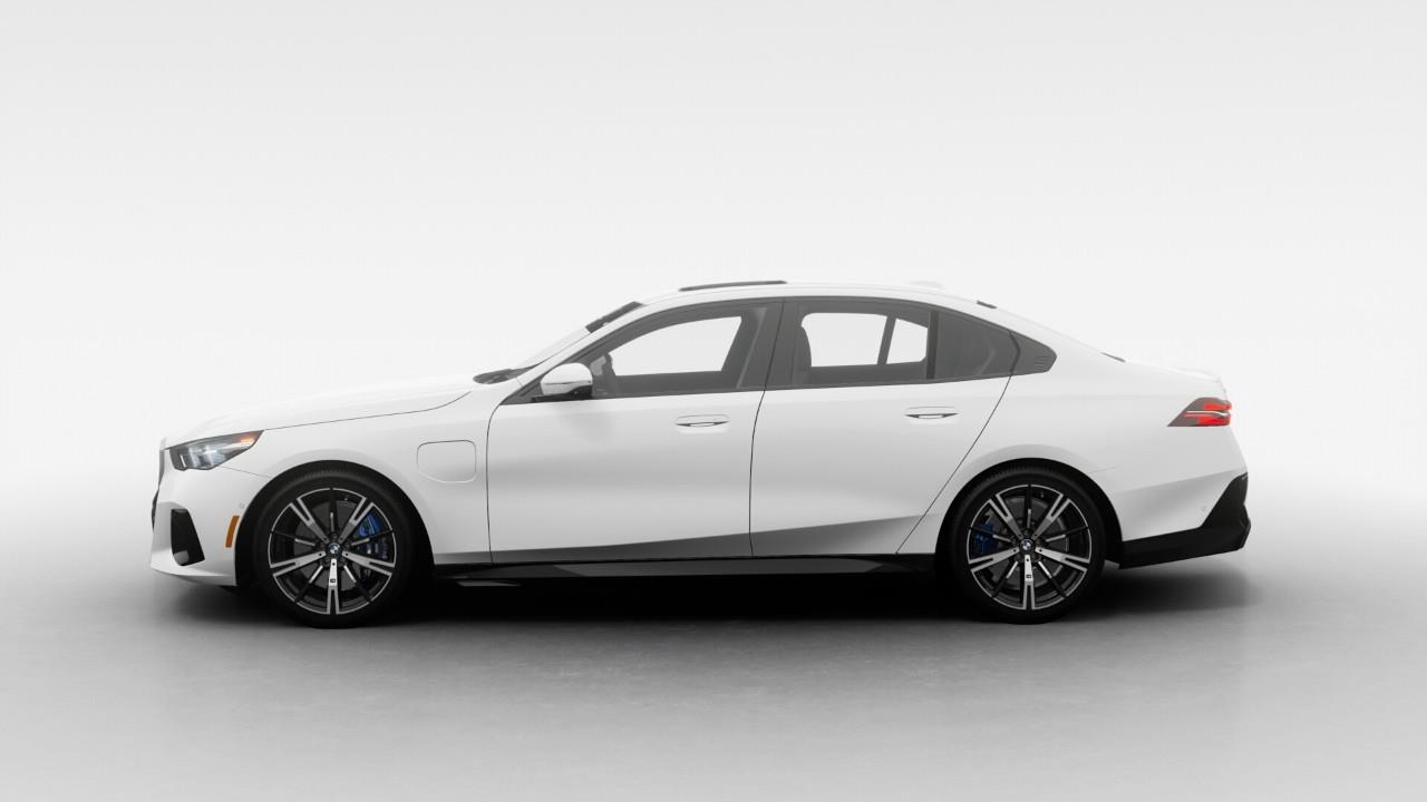 2027 BMW 550e xDrive 4dr All-Wheel Drive Sedan Photo3